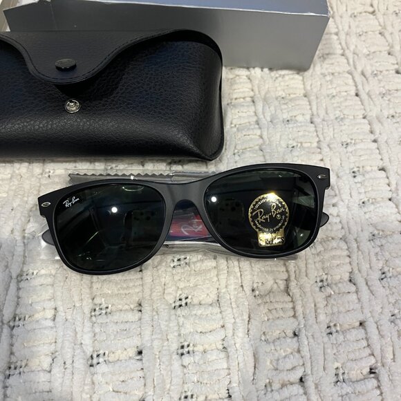 Ray Ban Wayfarer Sunglasses - Picture 2 of 7